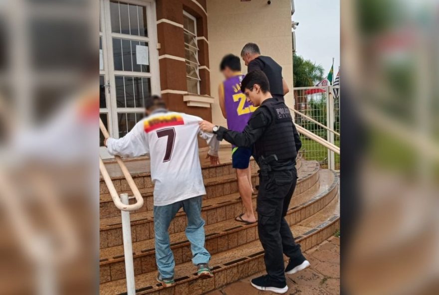 policia-civil-prende-dois-homens-em-avare-durante-operacao-22m-carnaval-seguro22-no-combate-a-violencia-contra-a-mulher policia-civil-prende-dois-homens-em-avare-durante-operacao-22m-carnaval-seguro22-no-combate-a-violencia-contra-a-mulher