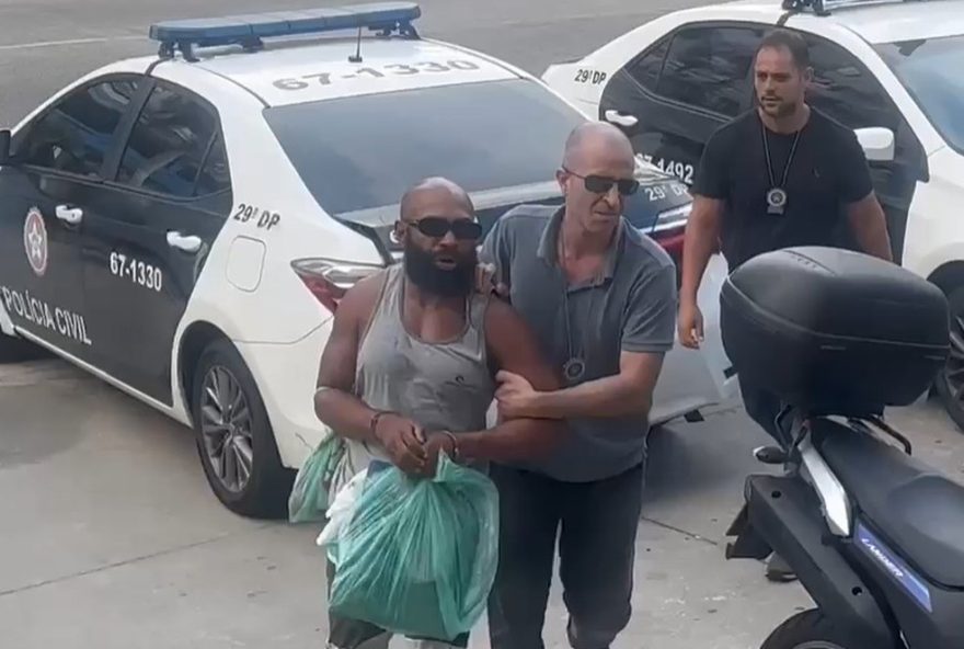 policia-civil-prende-suspeito-de-perseguicao-e-assedio-no-shopping-madureira3A-douglas-leite-silva-enfrenta-ate-8-anos-de-prisao