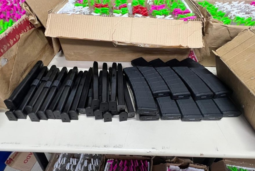 policia-civil-realiza-apreensao-de-lancas-perfume-e-carregadores-de-armas-em-operacao-no-rio-de-janeiro3A-mais-um-passo-no-combate-ao-crime policia-civil-realiza-apreensao-de-lancas-perfume-e-carregadores-de-armas-em-operacao-no-rio-de-janeiro3A-mais-um-passo-no-combate-ao-crime