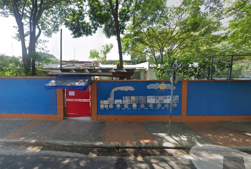 policia-com-metralhadora-em-escola-por-aula-de-matriz-africana2C-afirma-funcionaria policia-com-metralhadora-em-escola-por-aula-de-matriz-africana2C-afirma-funcionaria