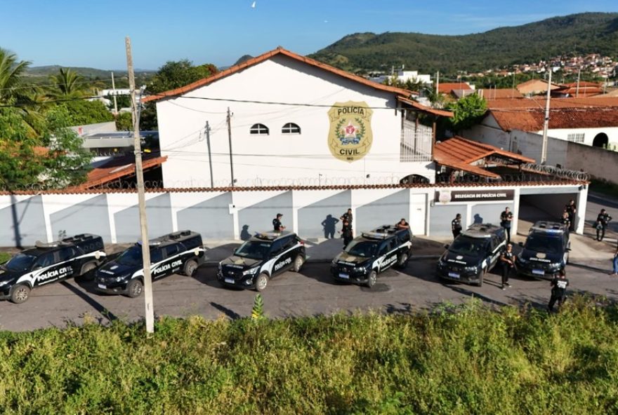 policia-cumpre-mandados-em-operacao-de-combate-ao-trafico-de-drogas-e-lavagem-de-dinheiro-no-norte-de-mg3A-saiba-mais-no-diario-do-estado