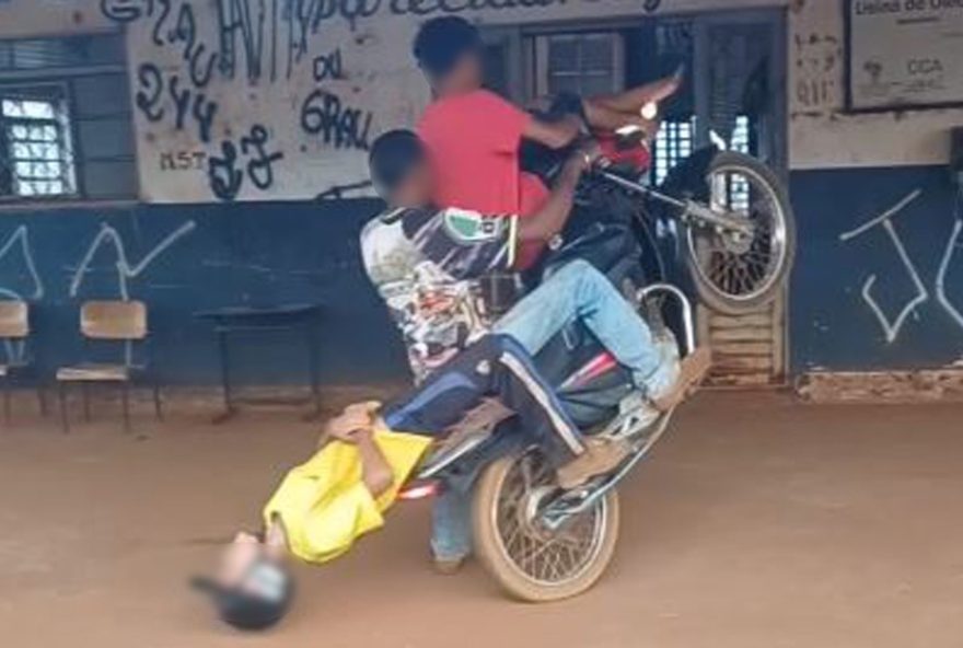 policia-detem-grupo-por-furto-de-motos-da-delegacia-para-manobras-radicais-em-restinga2C-sp