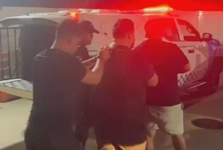 policia-detem-tres-suspeitos-de-ameacar-motoristas-de-caminhoes-de-gelo-no-recreio-dos-bandeirantes policia-detem-tres-suspeitos-de-ameacar-motoristas-de-caminhoes-de-gelo-no-recreio-dos-bandeirantes