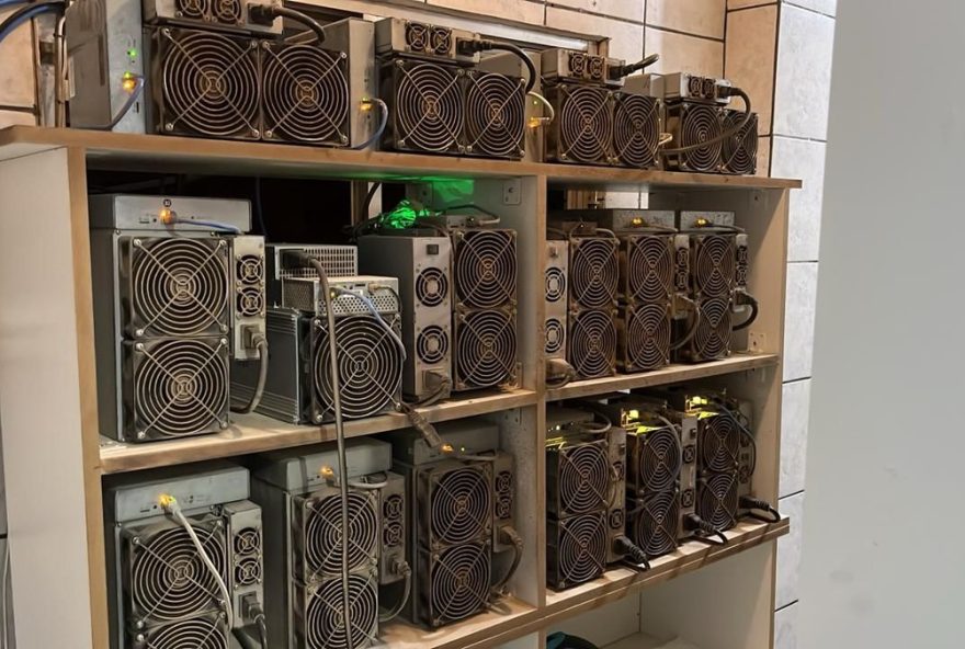 policia-do-rj-prende-suspeito-de-furto-de-energia-para-mineracao-de-bitcoins
