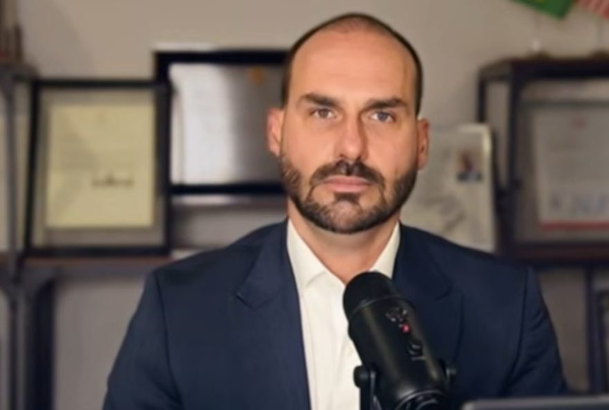 policia-federal-afasta-eduardo-bolsonaro-do-cargo-de-escrivao-por-ausencia-no-trabalho policia-federal-afasta-eduardo-bolsonaro-do-cargo-de-escrivao-por-ausencia-no-trabalho