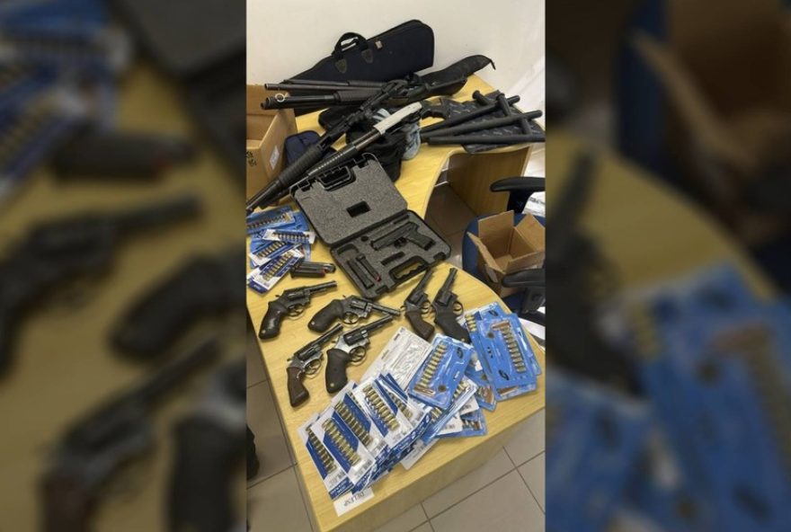 policia-federal-apreende-arsenal-de-empresa-de-seguranca-no-parana3A-irregularidades-levam-ao-cancelamento-da-autorizacao-de-funcionamento