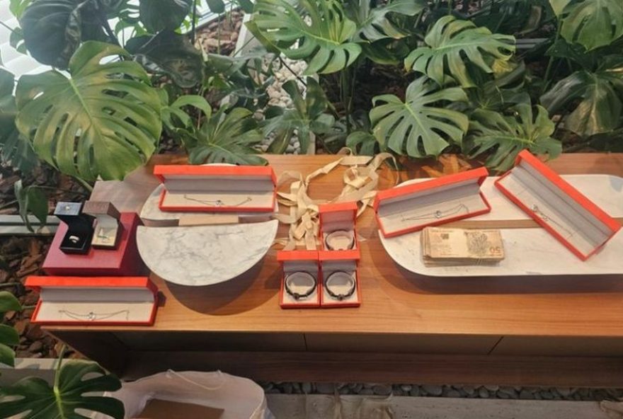 policia-federal-apreende-r24-230-milhoes-em-joias2C-veiculos-e-dinheiro3A-veja-detalhes-da-operacao-compliance-zerooffsettable policia-federal-apreende-r24-230-milhoes-em-joias2C-veiculos-e-dinheiro3A-veja-detalhes-da-operacao-compliance-zerooffsettable