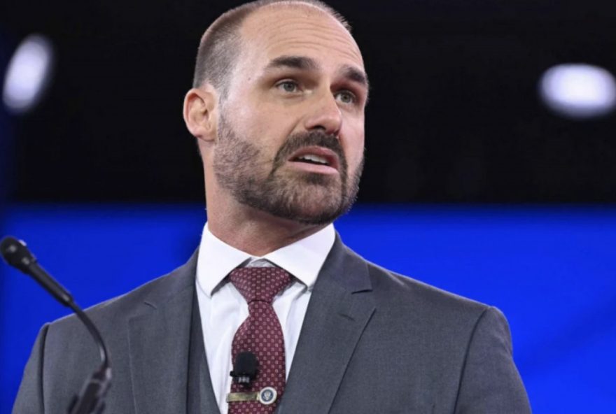 policia-federal-determina-que-eduardo-bolsonaro-volte-ao-cargo-de-escrivao-no-rio policia-federal-determina-que-eduardo-bolsonaro-volte-ao-cargo-de-escrivao-no-rio