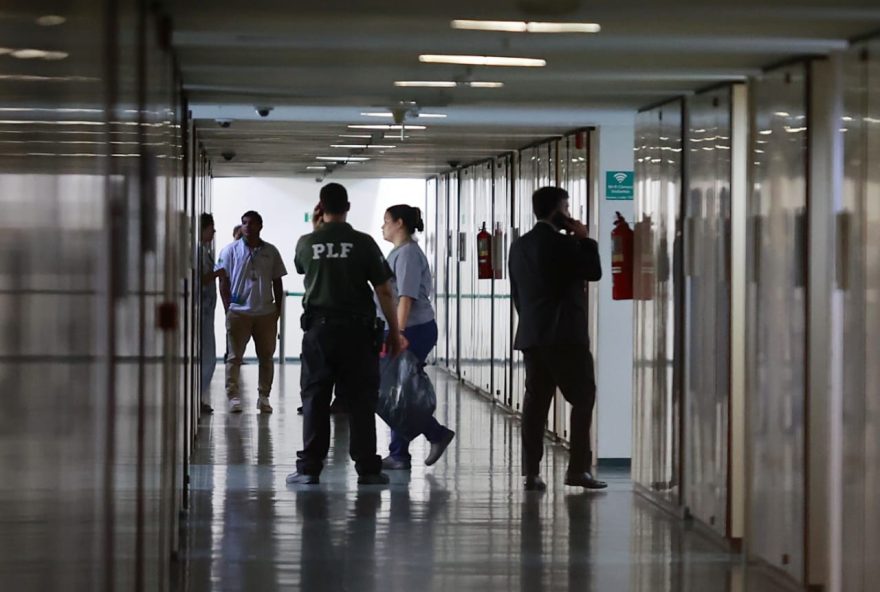 policia-federal-investiga-ex-assessora-de-arthur-lira-por-suspeitas-de-desvio-de-emendas-parlamentares