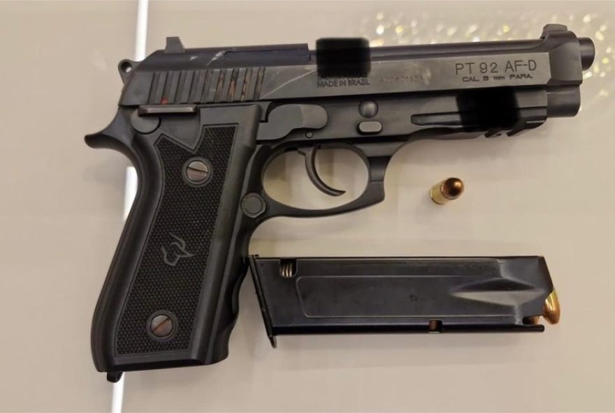 policia-federal-prende-ex-secretario-de-queimados-por-posse-ilegal-de-arma-em-operacao-retorno