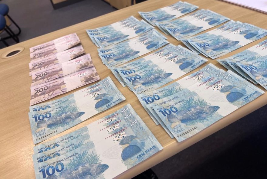 policia-federal-prende-homem-com-r24-4-mil-em-notas-falsas-no-parana3A-investigacoes-em-curso