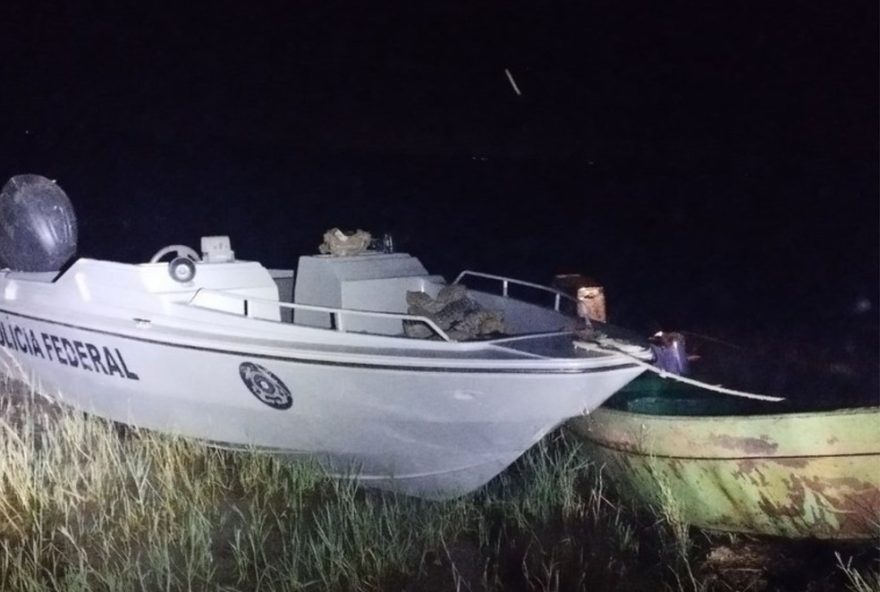policia-federal-realiza-apreensao-de-mais-de-meia-tonelada-de-drogas-em-embarcacoes-no-lago-de-itaipu