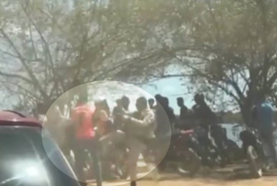 policia-investiga-abordagem-violenta-em-paratinga2C-bahia3A-homem-e-agredido-com-tapas-e-chutes