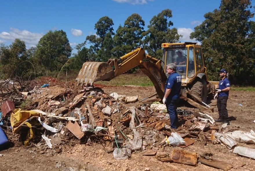policia-investiga-ossadas-humanas-encontradas-em-aterro-sanitario-desativado-em-vila-nova-do-sul policia-investiga-ossadas-humanas-encontradas-em-aterro-sanitario-desativado-em-vila-nova-do-sul