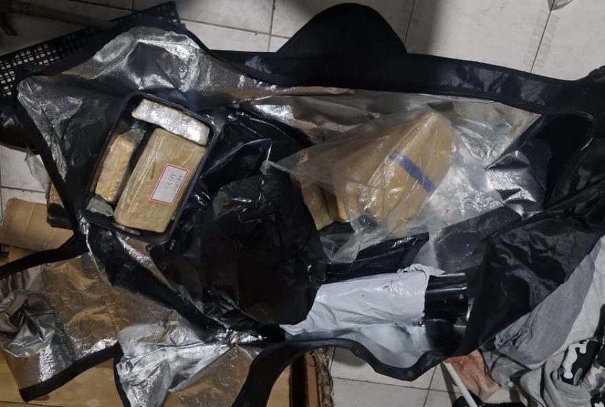 policia-militar-apreende-10-quilos-de-drogas-em-ferraz-de-vasconcelos3A-suspeito-preso-e-investigacao-em-andamento policia-militar-apreende-10-quilos-de-drogas-em-ferraz-de-vasconcelos3A-suspeito-preso-e-investigacao-em-andamento