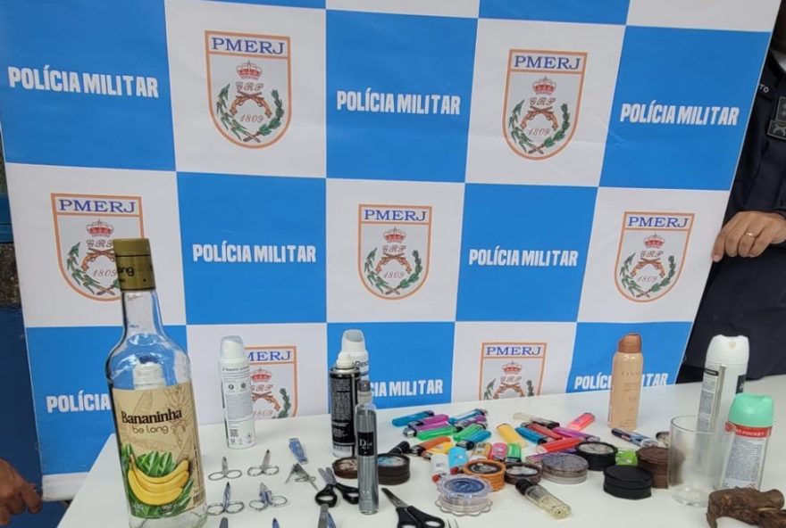 policia-militar-apreende-82-objetos-cortantes-nos-megablocos-do-rio policia-militar-apreende-82-objetos-cortantes-nos-megablocos-do-rio