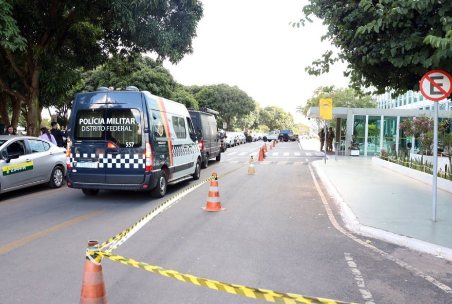 policia-militar-contem-homem-ameacando-explodir-bomba-em-ministerio-em-brasilia