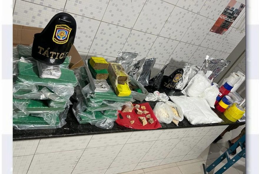 policia-militar-de-caruaru-realiza-grande-apreensao-de-drogas-na-operacao-impacto-integrado3A-mais-de-30-quilos-de-entorpecentes-foram-apreendidos