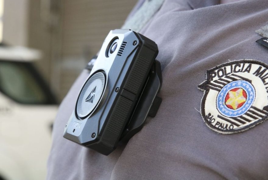 policia-militar-de-sp-planeja-uso-de-novas-cameras-nas-fardas-ate-dezembro