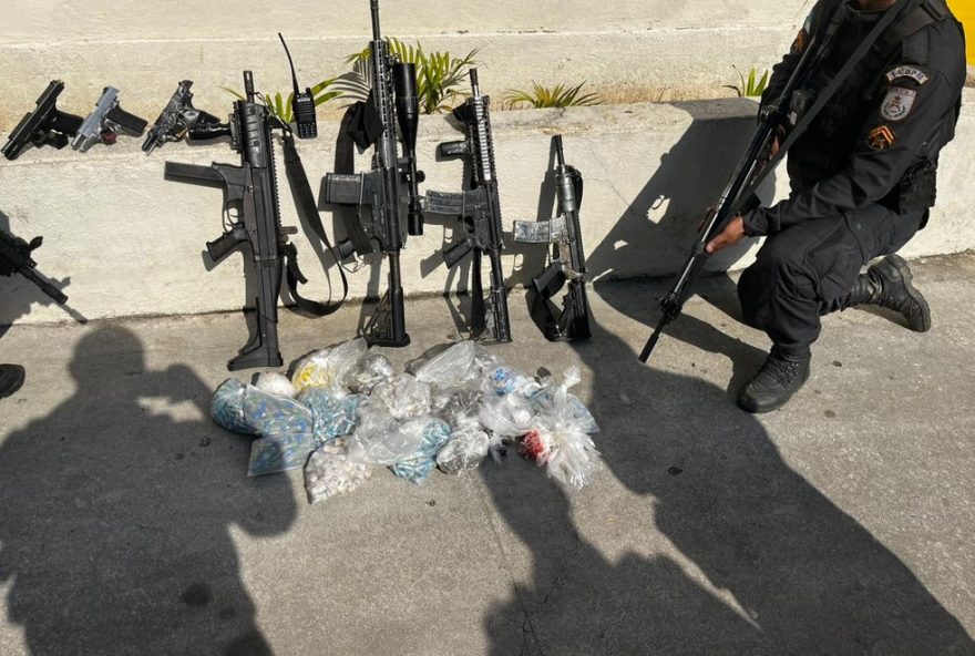 policia-militar-do-rio-de-janeiro-alcanca-recorde-de-500-fuzis-apreendidos-em-2025 policia-militar-do-rio-de-janeiro-alcanca-recorde-de-500-fuzis-apreendidos-em-2025