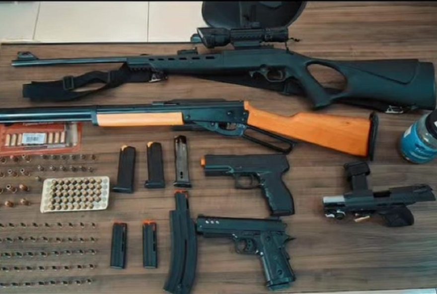 policia-militar-realiza-grande-apreensao-de-armas-em-maracai3A-homem-de-36-anos-e-preso-com-arsenal-ilegal2C-municoes-e-mais policia-militar-realiza-grande-apreensao-de-armas-em-maracai3A-homem-de-36-anos-e-preso-com-arsenal-ilegal2C-municoes-e-mais