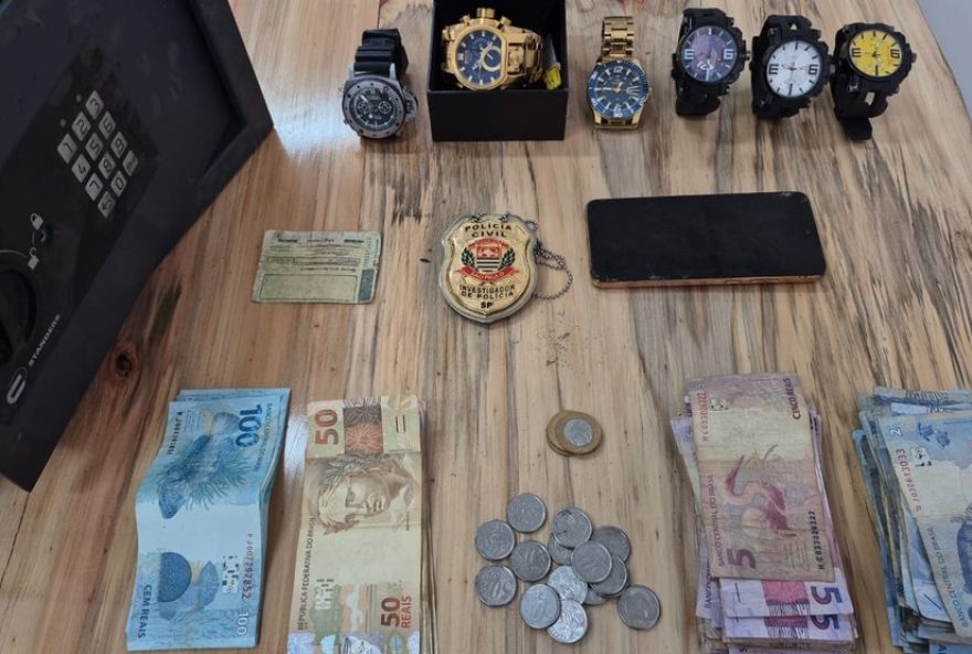 policia-prende-cinco-e-apreende-armas2C-municoes-e-drogas-em-cosmopolis3A-operacao-desmantela-quadrilha-de-roubos
