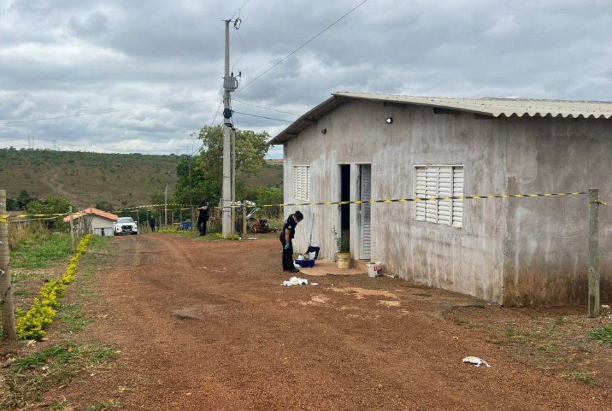 policia-prende-dois-suspeitos-por-assassinato-de-caseiro-em-chacara-no-df policia-prende-dois-suspeitos-por-assassinato-de-caseiro-em-chacara-no-df