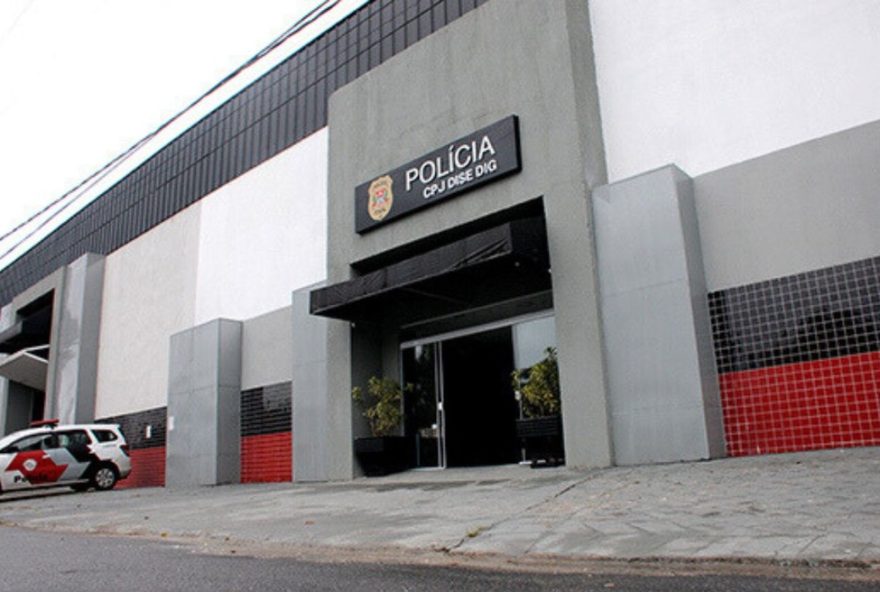 policia-prende-filha-e-genro-de-mulher-morta-na-vespera-de-natal-no-litoral-de-sp3A-jovem-alega-nao-lembrar-do-crime policia-prende-filha-e-genro-de-mulher-morta-na-vespera-de-natal-no-litoral-de-sp3A-jovem-alega-nao-lembrar-do-crime