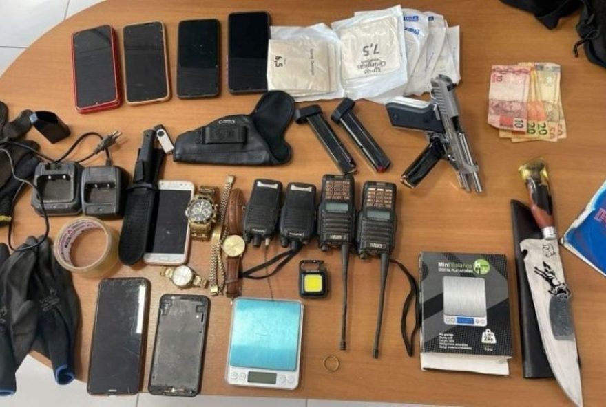 policia-prende-grupo-especializado-em-assaltos-a-residencias-em-anapurus3B-tres-suspeitos-detidos-e-pistola-apreendida policia-prende-grupo-especializado-em-assaltos-a-residencias-em-anapurus3B-tres-suspeitos-detidos-e-pistola-apreendida