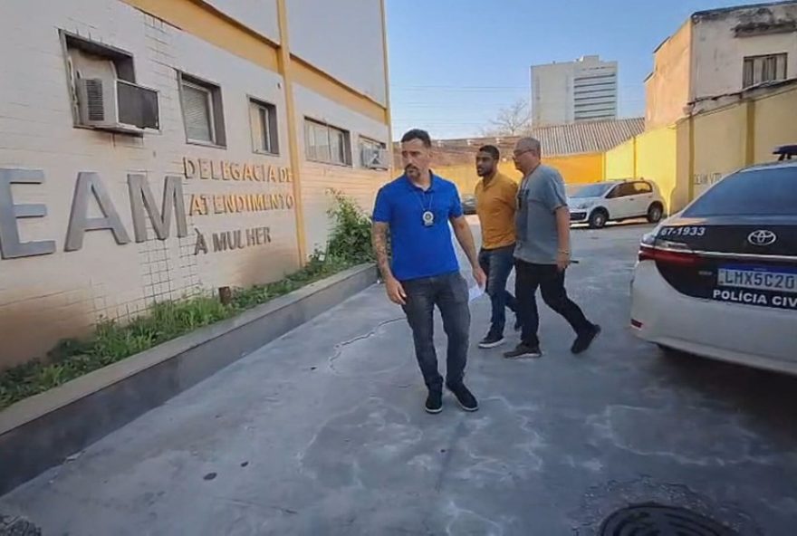 policia-prende-suspeito-de-agressao-por-senha-de-celular-no-rio3A-deam-de-nova-iguacu-age-contra-violencia-domestica