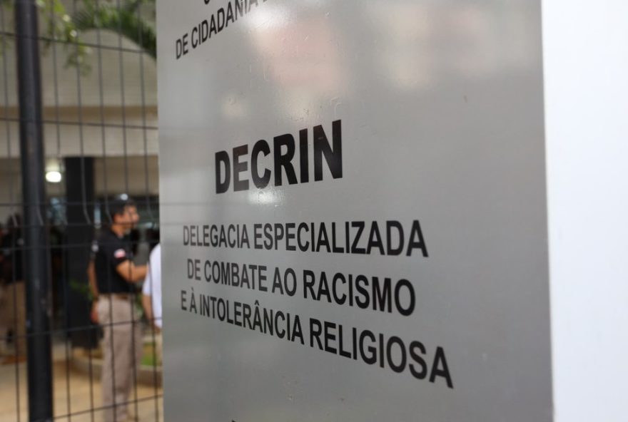 policia-prende-turista-de-sc-por-insultos-racistas-no-carnaval-de-salvador policia-prende-turista-de-sc-por-insultos-racistas-no-carnaval-de-salvador