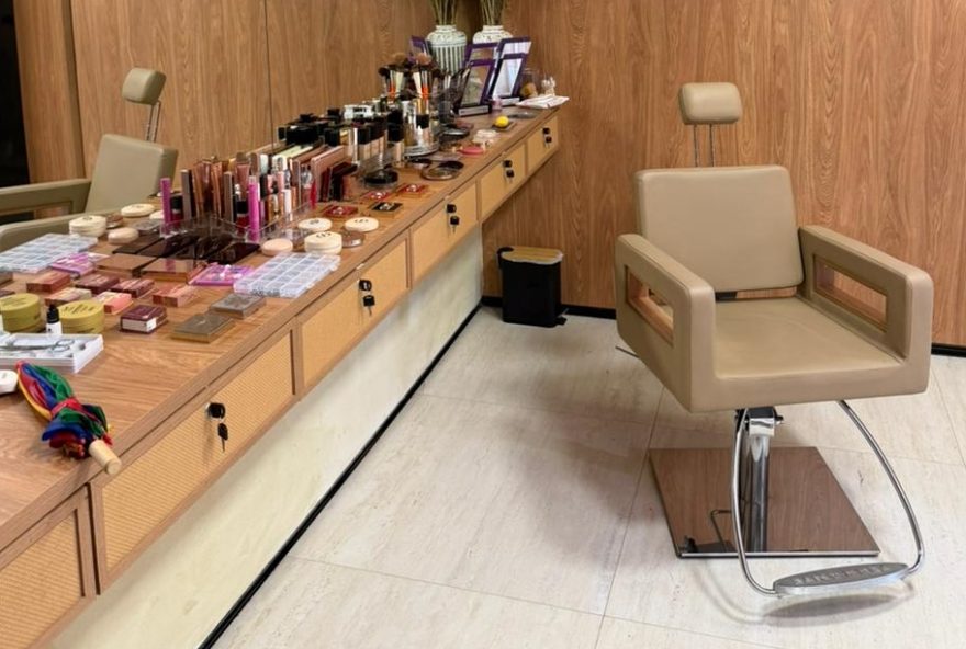 policia-realiza-buscas-contra-maquiador-suspeito-de-desviar-r24-300-mil-de-salao-em-goiania policia-realiza-buscas-contra-maquiador-suspeito-de-desviar-r24-300-mil-de-salao-em-goiania