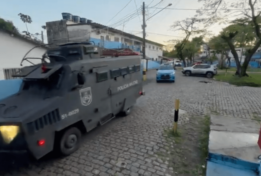 policia-realiza-operacao-contra-o-comando-vermelho-na-zona-oeste-do-rio policia-realiza-operacao-contra-o-comando-vermelho-na-zona-oeste-do-rio