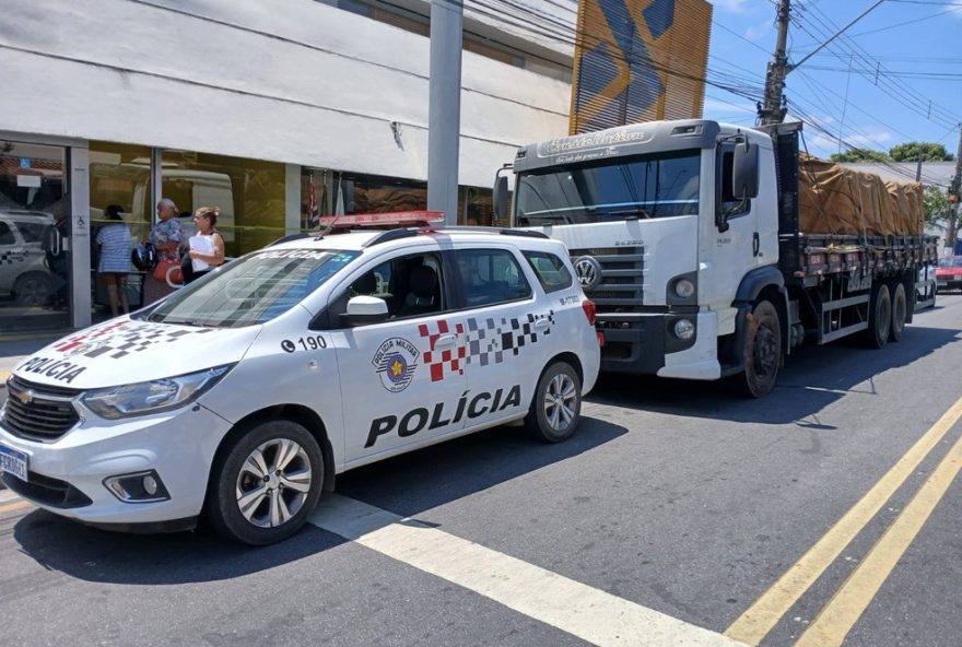 policia-recupera-caminhao-com-carga-de-r24-43-mil-em-guararema