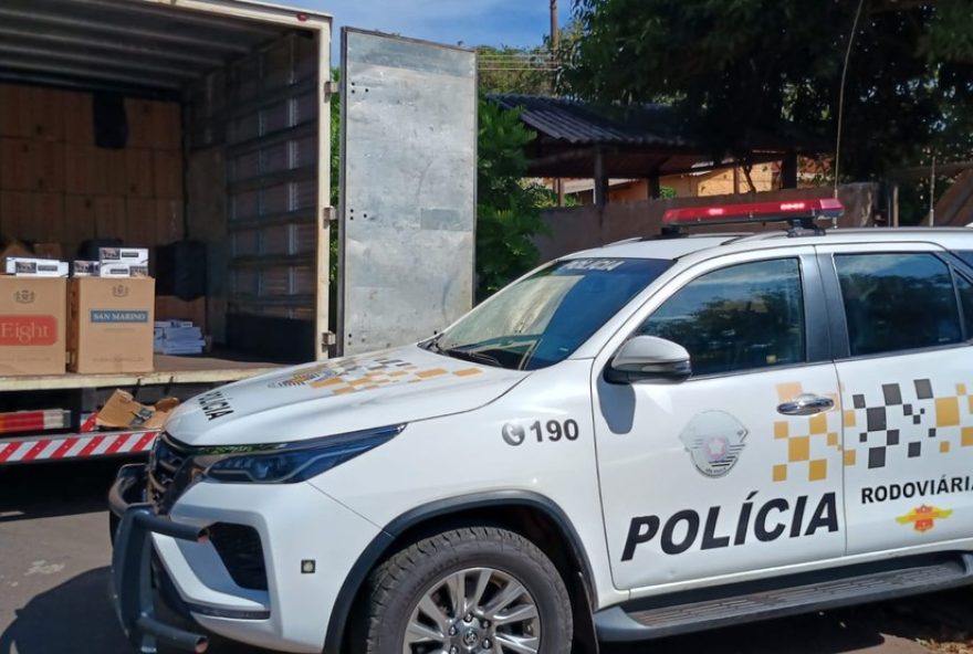 policia-rodoviaria-apreende-50-mil-macos-de-cigarros-contrabandeados-em-assis-sp