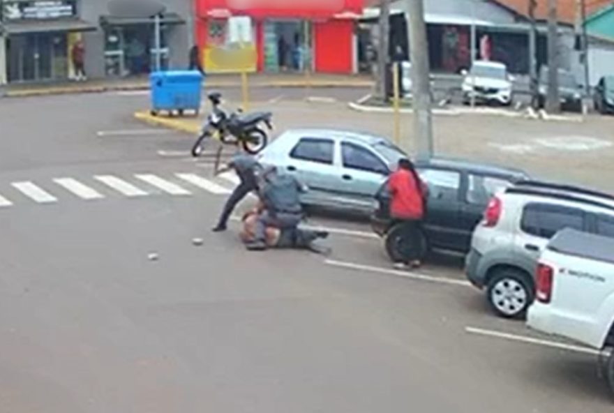 policiais-agridem-homem-durante-abordagem-em-paranapanema3A-caso-gera-revolta-e-pedidos-de-transparencia