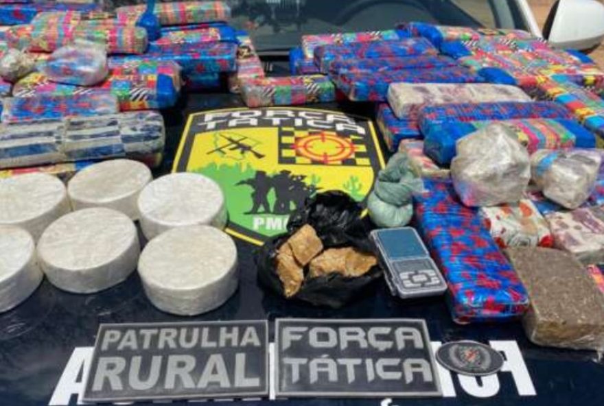 policiais-encontram-42-kg-de-drogas-em-terreno-apos-seguir-pegadas-na-areia policiais-encontram-42-kg-de-drogas-em-terreno-apos-seguir-pegadas-na-areia