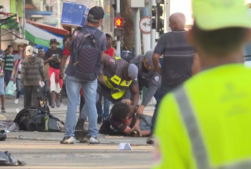 policiais-militares-agridem-moradores-de-rua-em-sao-paulo3A-video-flagra-acao-controversa-ssp-investiga-o-ocorrido