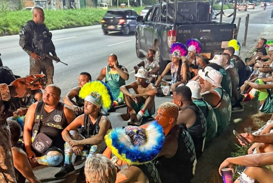 policiais-prendem-bate-bolas-armados-no-caju3A-61-detidos-com-armas-e-drogas policiais-prendem-bate-bolas-armados-no-caju3A-61-detidos-com-armas-e-drogas