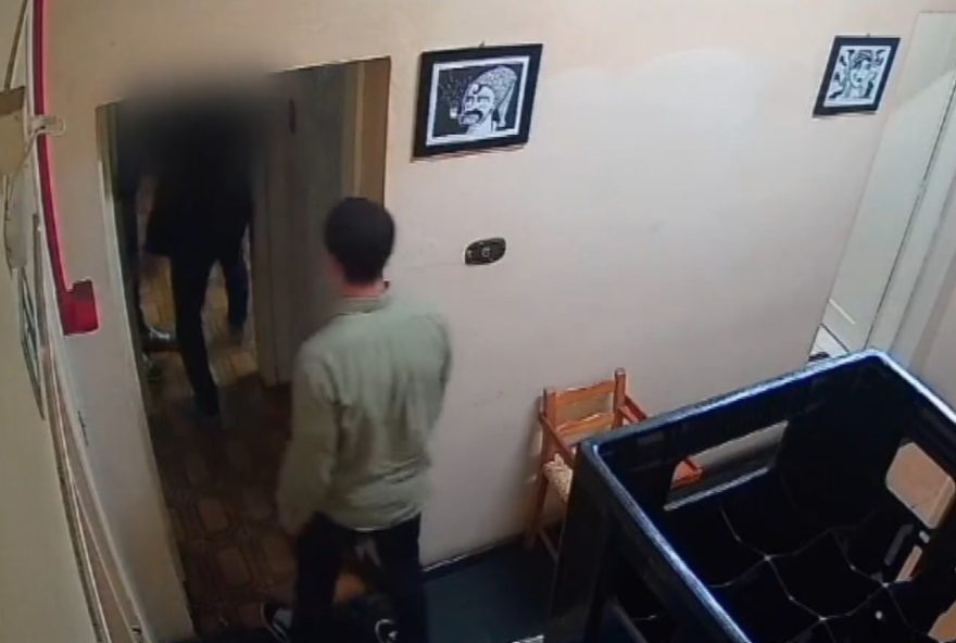 policial-civil-atira-em-vendedor-dentro-de-bar-em-curitiba3A-imagens-de-camera-de-seguranca-se-tornam-peca-fundamental-na-investigacao