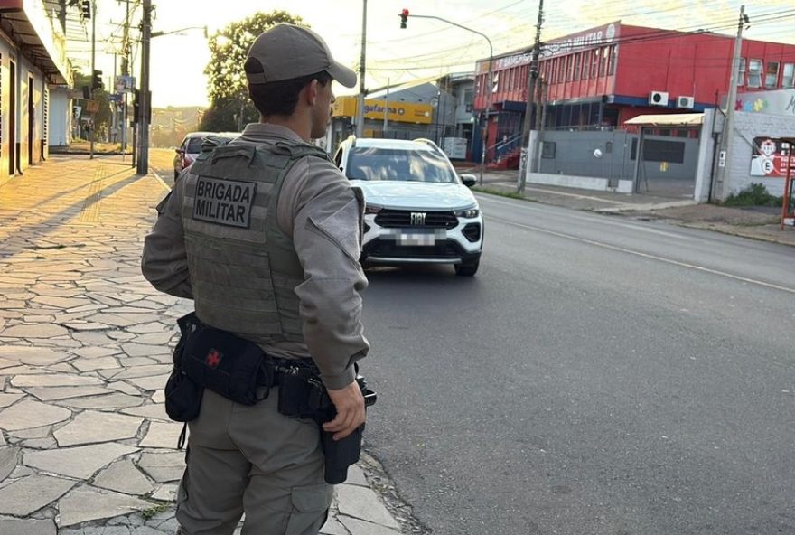 policial-civil-e-rendida-por-trio-em-canoas3A-arma-e-carro-roubados policial-civil-e-rendida-por-trio-em-canoas3A-arma-e-carro-roubados