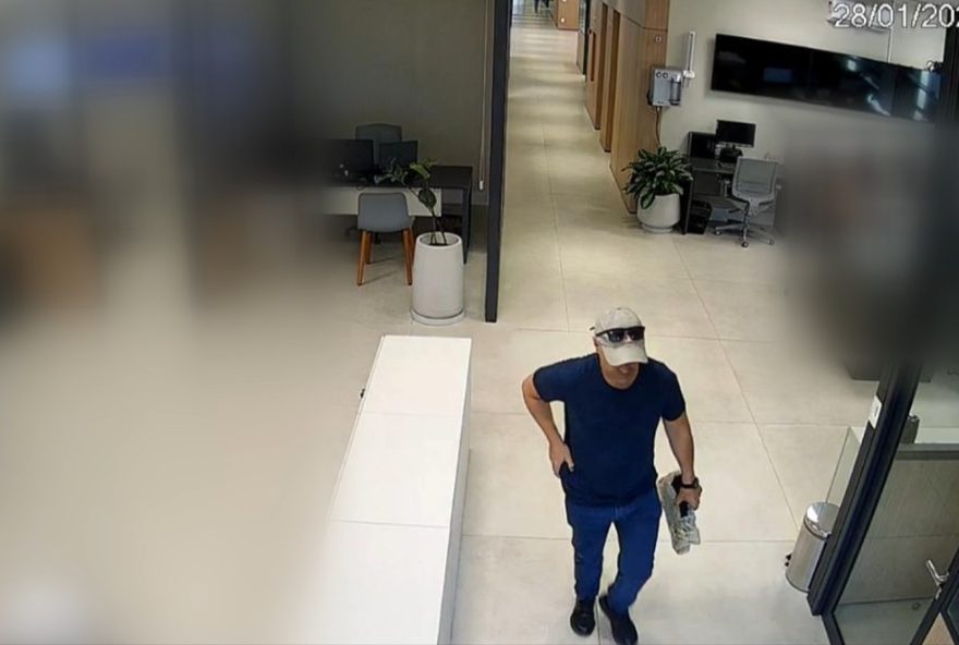 policial-civil-preso-por-roubo-de-medicamentos-e-suspeito-de-uso-de-distintivo-para-o-crime