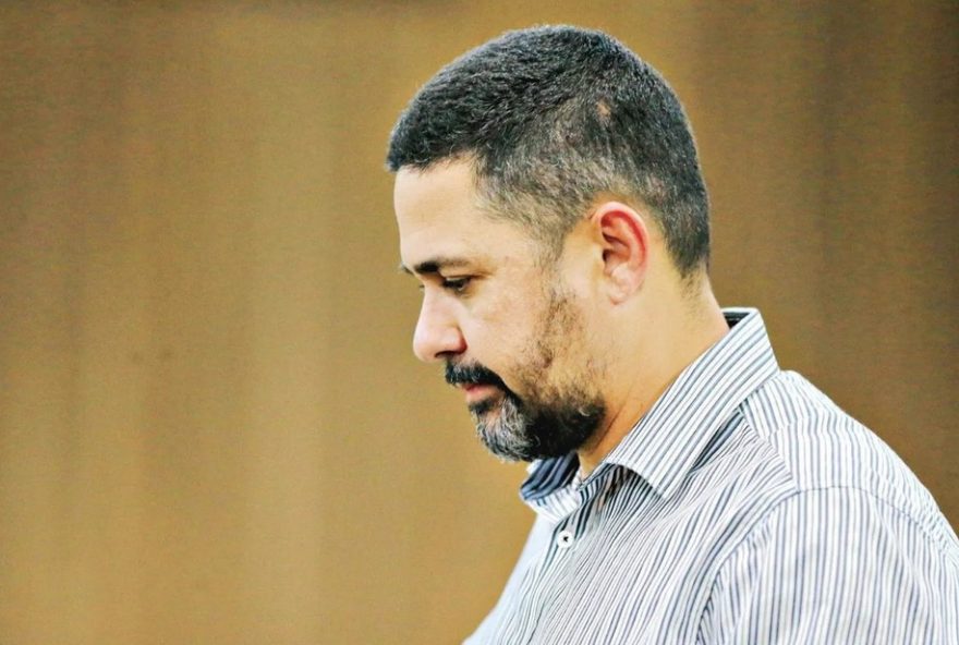 policial-condenado-por-homicidio-nos-eua-ganha-salario-de-us24-28-mil-detalhes-do-caso-e-retorno-ao-brasil