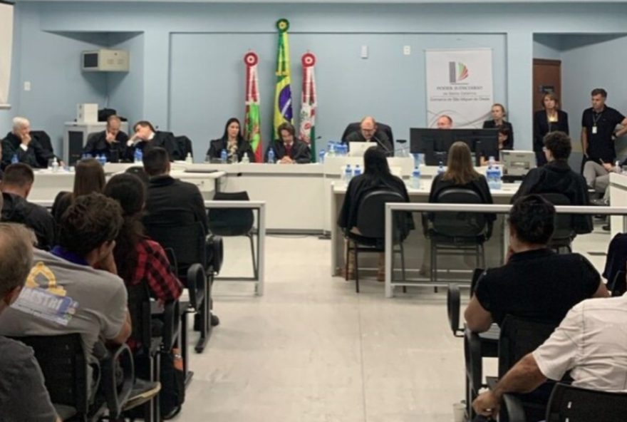 policial-e-condenado-a-8-anos-de-prisao-por-atirar-em-adolescente3A-caso-em-sao-miguel-do-oeste2C-sc policial-e-condenado-a-8-anos-de-prisao-por-atirar-em-adolescente3A-caso-em-sao-miguel-do-oeste2C-sc