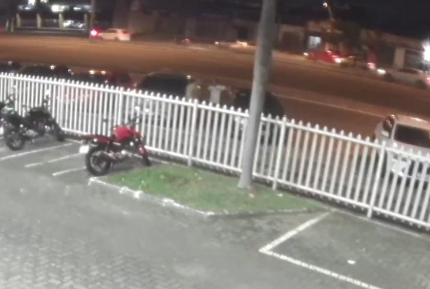 policial-em-fortaleza-tenta-subornar-colega-por-celular-apreendido policial-em-fortaleza-tenta-subornar-colega-por-celular-apreendido