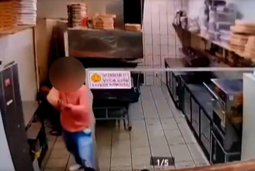 policial-militar-e-condenado-a-mais-de-10-anos-por-matar-familia-em-pizzaria policial-militar-e-condenado-a-mais-de-10-anos-por-matar-familia-em-pizzaria