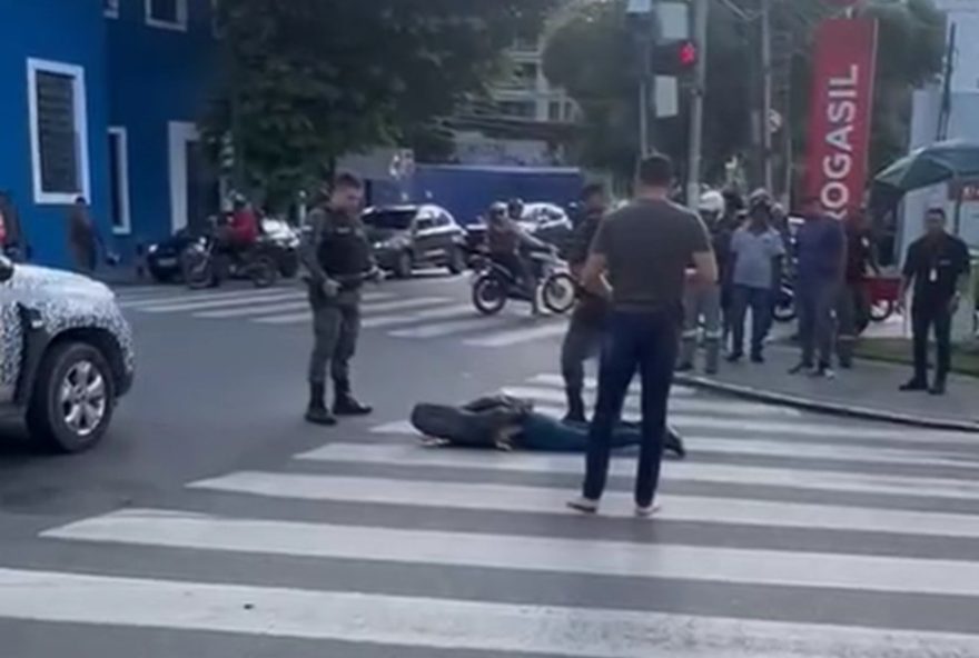 policial-militar-reage-a-assalto-e-atira-contra-criminosos-em-via-movimentada-do-recife3B-um-ferido policial-militar-reage-a-assalto-e-atira-contra-criminosos-em-via-movimentada-do-recife3B-um-ferido