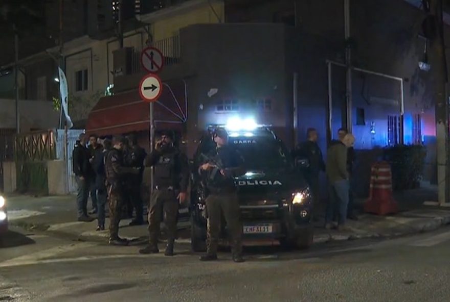 policial-reage-a-assalto-em-sao-paulo3A-tentativa-de-roubo-a-delegado-em-pinheiros