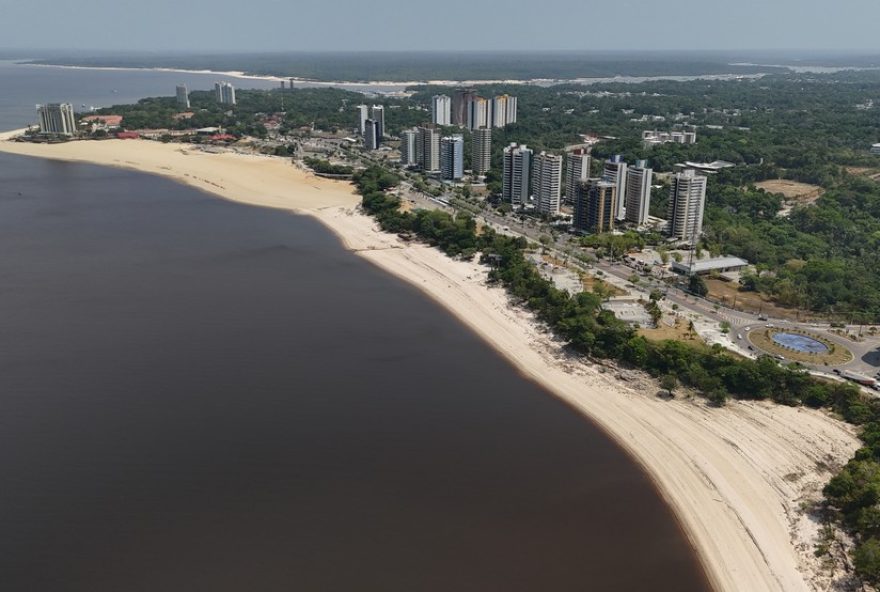 ponta-negra3A-praia-liberada-para-banhistas-em-manaus-com-seguranca-otimizada