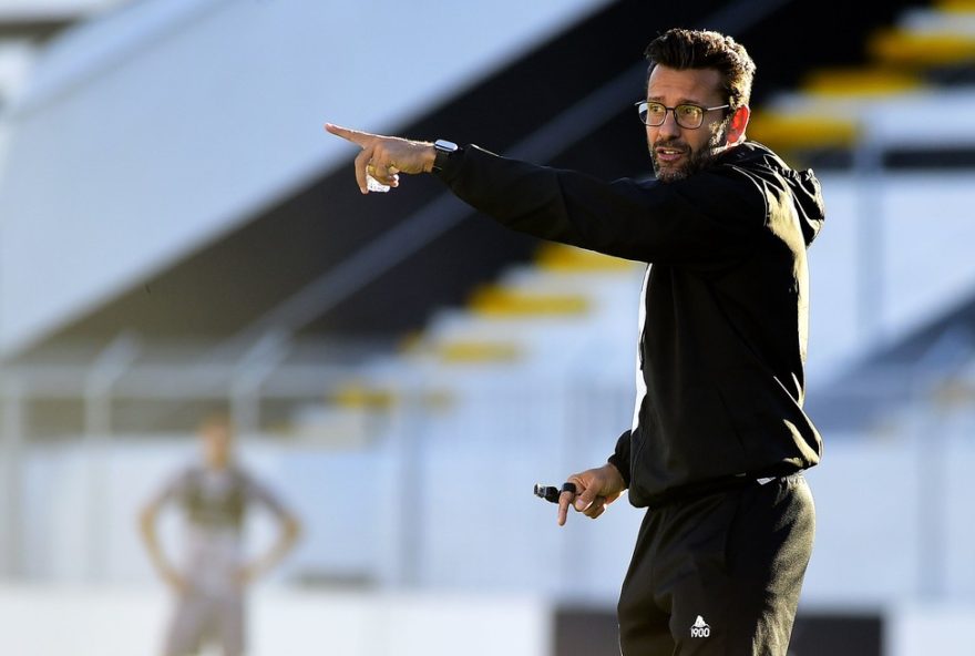 ponte-anuncia-saida-de-valentim-para-o-america-mg-e-revela-novo-tecnico.-jogadores-rescindem-contratos-por-salarios-atrasados.-saiba-mais